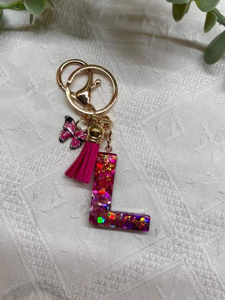 Ručne vyrobené živicové kľúčenky, 