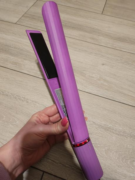 Fialová žehlička na vlasy, 