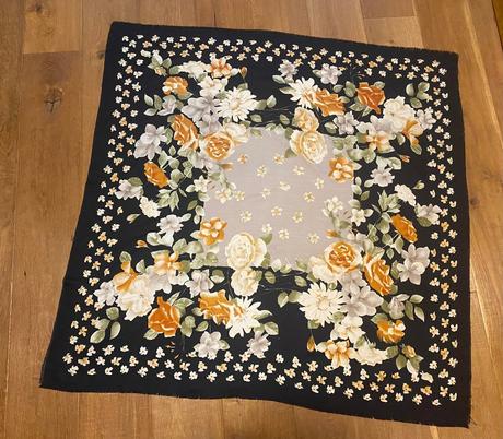 Veľká čierno-hnedá šatka, l