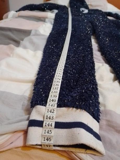 Pyžamový overal, 34