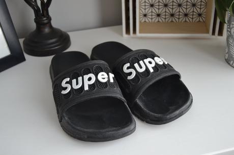 Štýlové čierne šľapky s nápisom super,veľkosť 43, 43