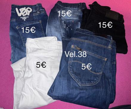 Rifle a nohavice v roznych velkostiach, 