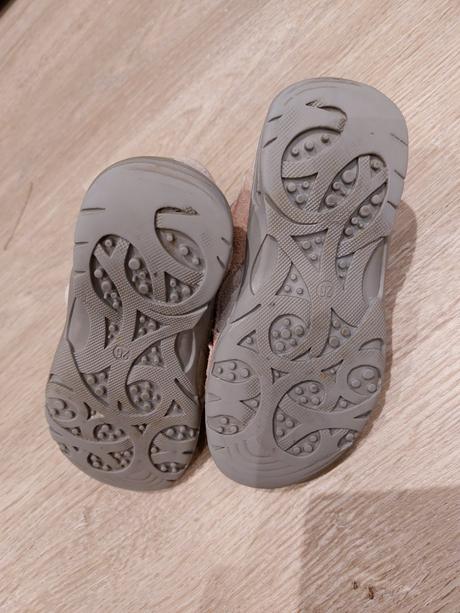 Kožené sandalky, 26