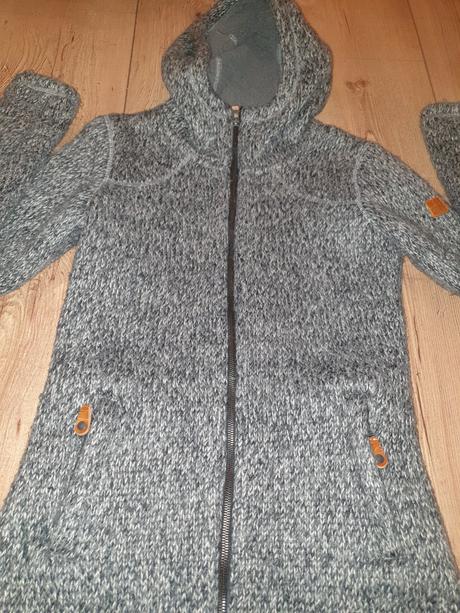 Krasna mikina bench, bench,s