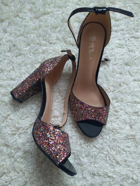 Trblietavé topánky, 39