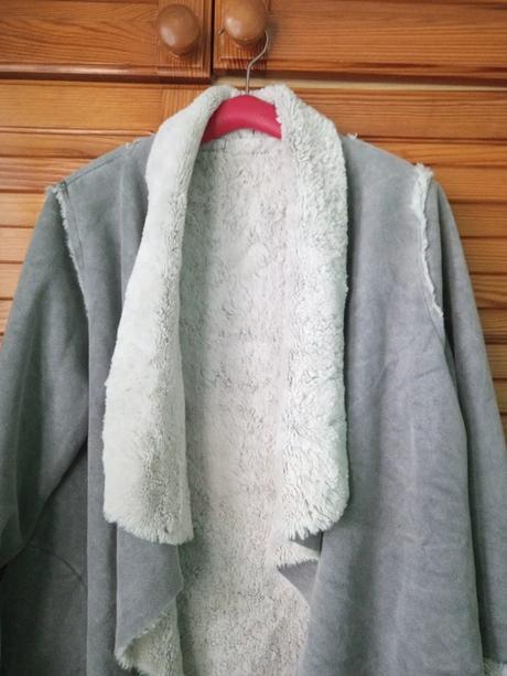 Kozusinkovy kabatik, bershka