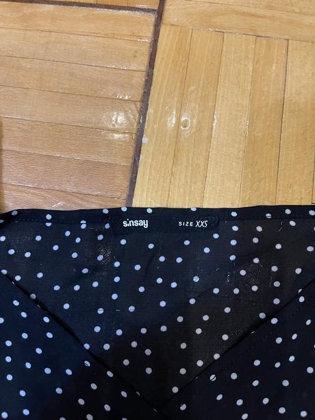 Bodkovaný crop top so zavinovaním a puff rukávmi, sinsay,xs