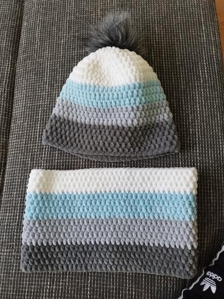 Čiapka a nákrčník, 50