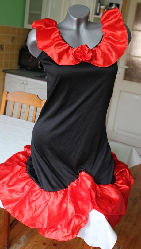 Extravagantne saty, m