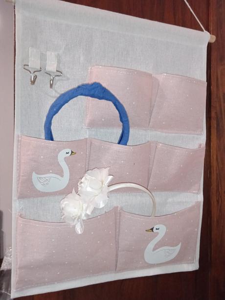 Kapsar - zavesny ulozny priestor pre dievcata,