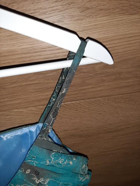 Zánovné slávnostné šaty vyrobené vsr,pošta zdarma, 36