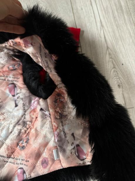 Kožušinovú vesta, 140