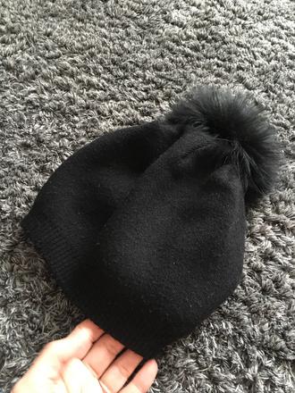 Kvalitná čierna čiapka, s