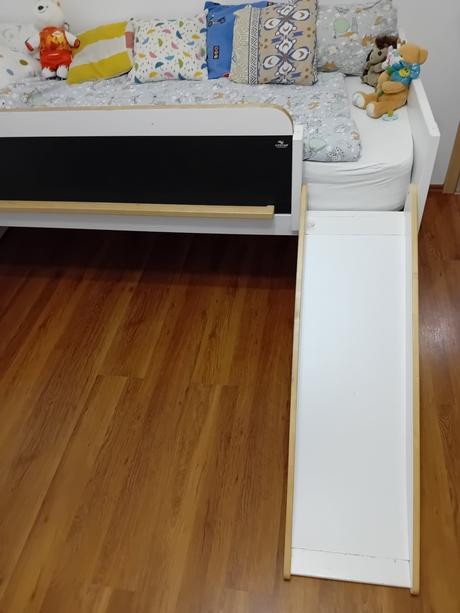 Predám detskú posteľ so šmýkľavkou, šírka (cm): 80,dĺžka (cm): 200