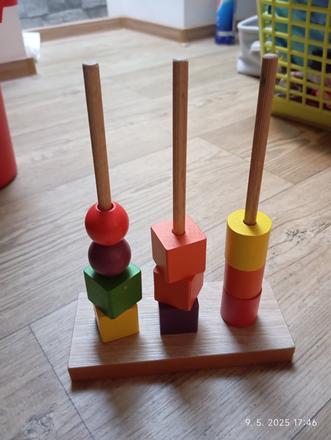 Drevená navliekačka,