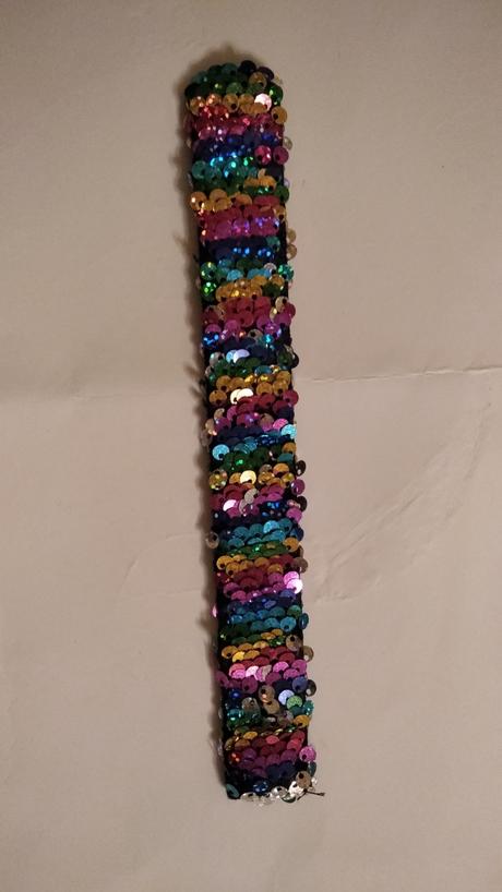 Náramok s premienacimi flitrami,