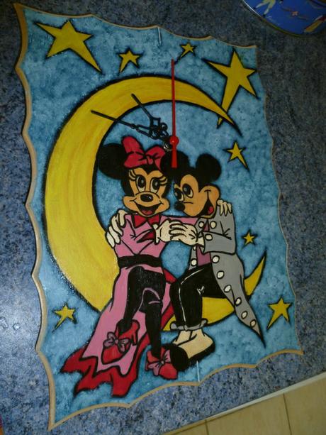 Drevené hodinky s minnie+mickey, 