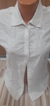 Blúzka s vysivanymi kvetmi, m