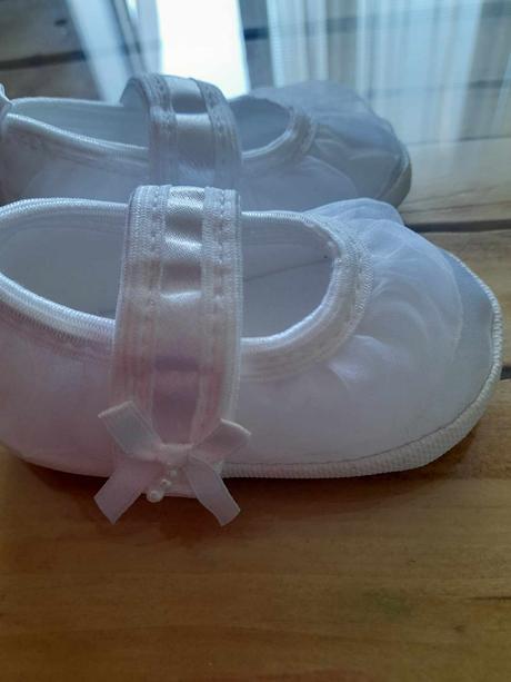 Saténové capačky (3-6m) nové, 19