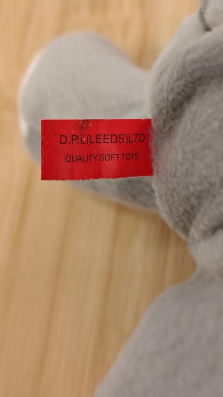 Plyšový sivý medveď s čiapkou a šálom, tony  29 cm, 