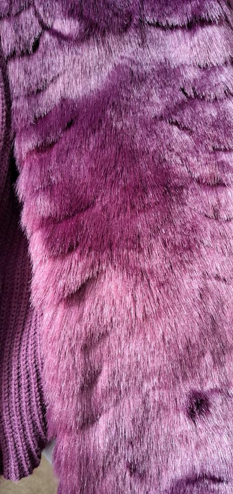 Kožušinova vesta veľkosť s, stradivarius,s