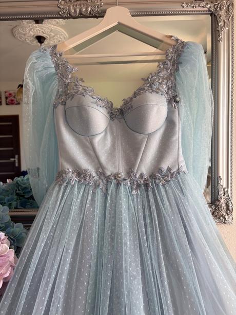 Romantické bledomodré šaty, s