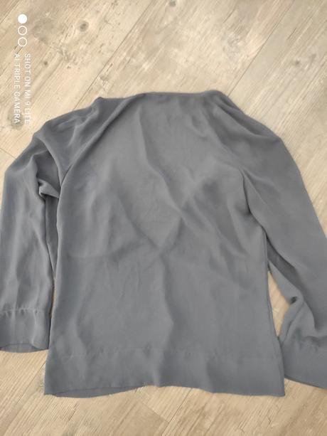 Priehladna seda bluzka, s