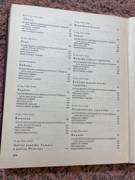 Krásna stará retro kniha zeměpis světa afrika 1971,