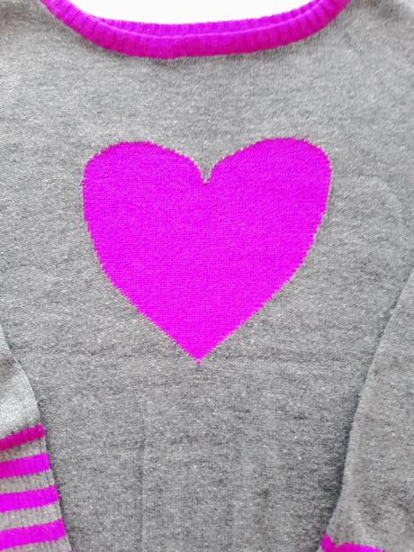 Pulóver tenký s ružovými srdiečkami, 110