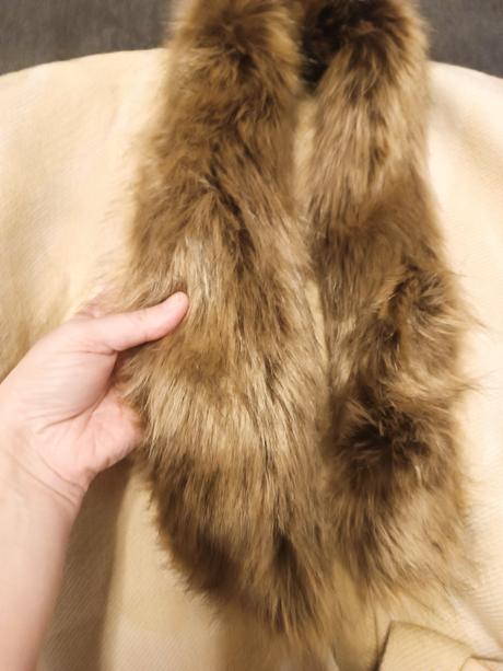 Štýlové pončo s kožušinkou salsa - uni, 