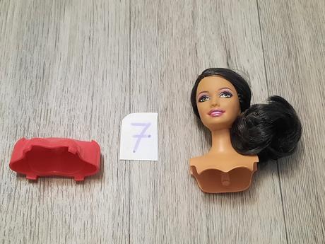 Hlavy barbie bez tela,