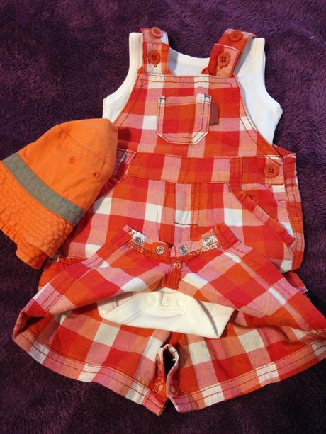 Kraťasi na traky+bodíky+klobúčik, marks & spencer,68