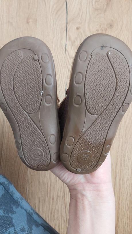 Papucky, 23
