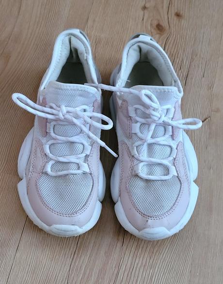 Ultraľahké tenisky, 36