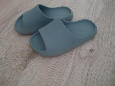 Dievčenské šľapky v super stave, 32