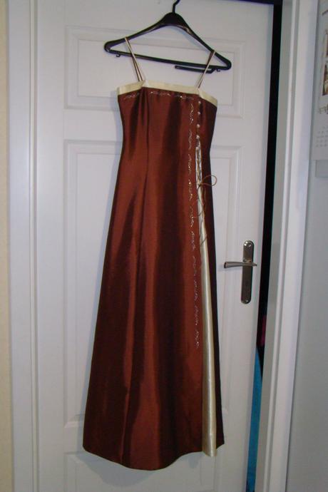 Dlhé plesové šaty, 36