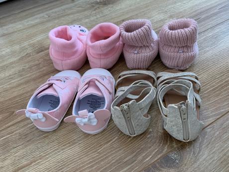 Balik sandále a capačky, 19