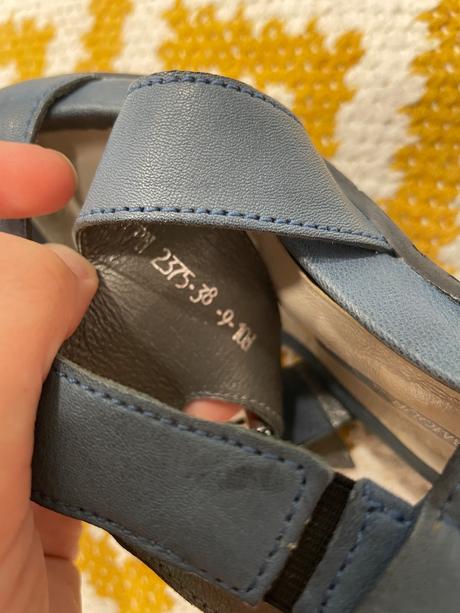 Sandáliky na podpätku, 38