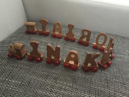 Písmena abecedy z dreva - vláčik,