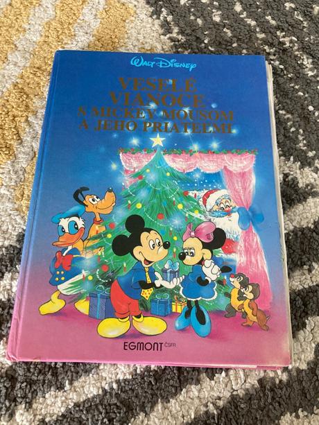 Veselé vianoce s mickey mousom a jeho priateľmi,