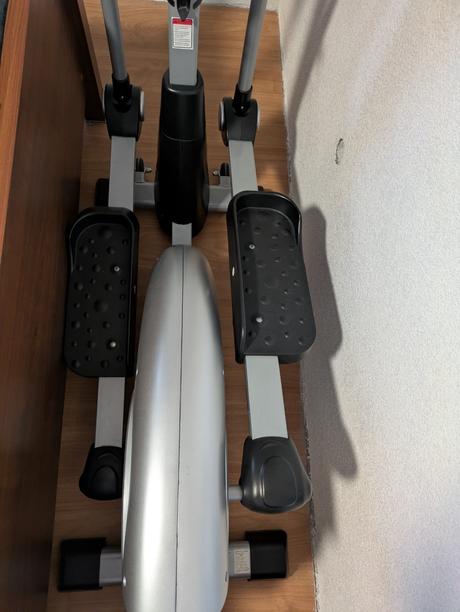 Eliptický trenažér housefit kinetic, 