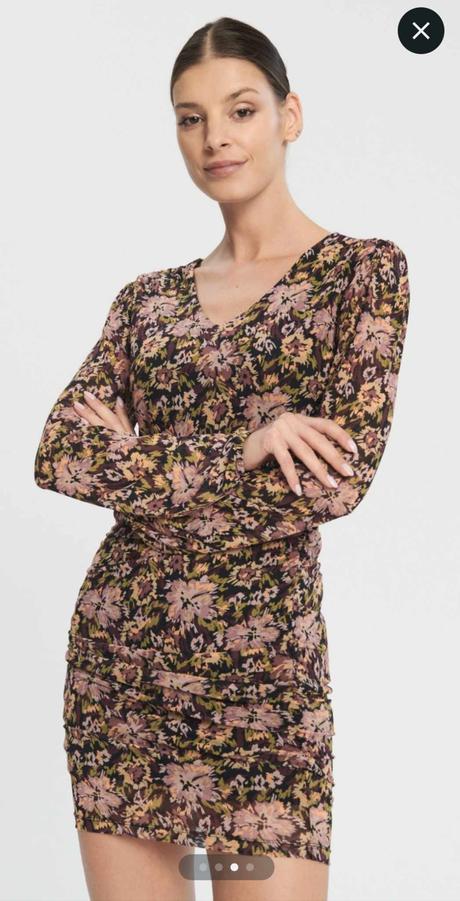 Letné minišaty s kvetinovou potlačou, 32