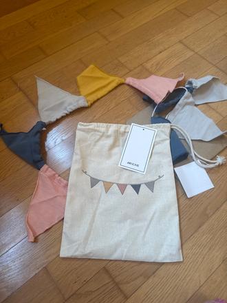 H&m girlanda vlajky do detskej izby,