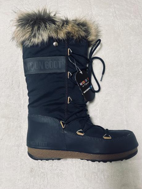 Tmavomodré vyššie snehule zn. moon boot, 40