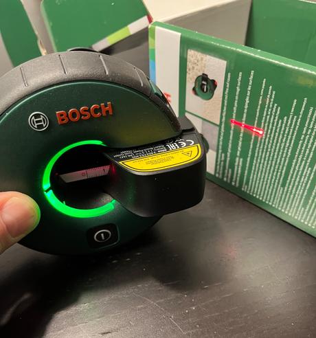 Bosch atino líniový laser,