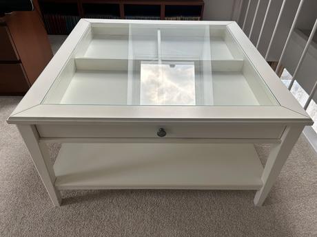 Predám biely konferenčný stolík, 