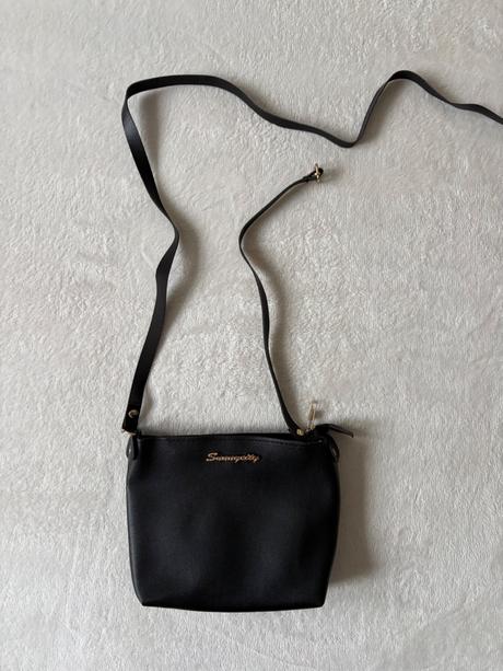 Čierna crossbody kabelka, 