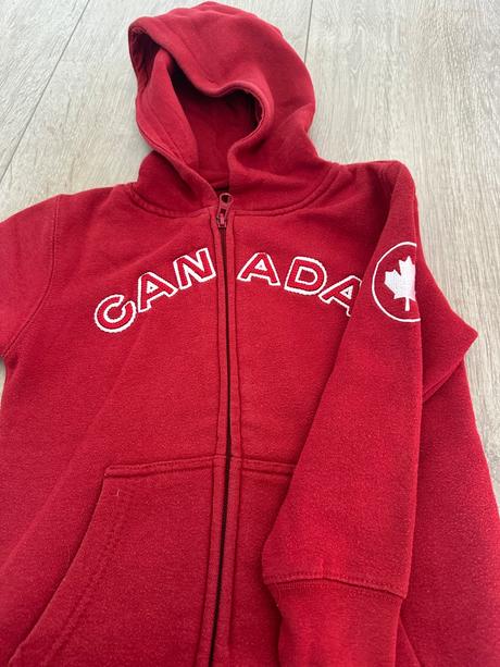 Mikina priamo canada, 116