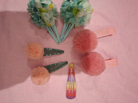 Sponky s brbolcami a kvetmi,