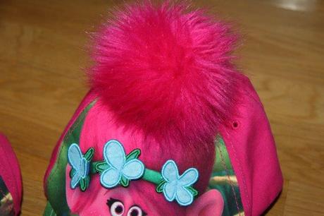 Šiltovka trolls, 140